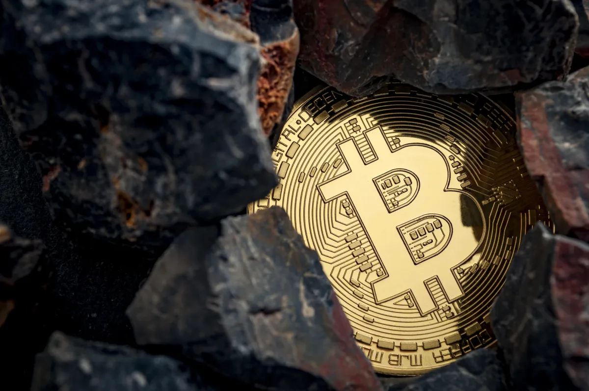 Bitcoin Rally in Doubt as BlackRock Clients Extend ETF Selling Streak